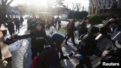 Թուրքիա - Պայթյունից հետո մեծ թվով ոստիկաններ ժամանում են դեպքի վայր, 12-ը հունվարի, 2016թ․