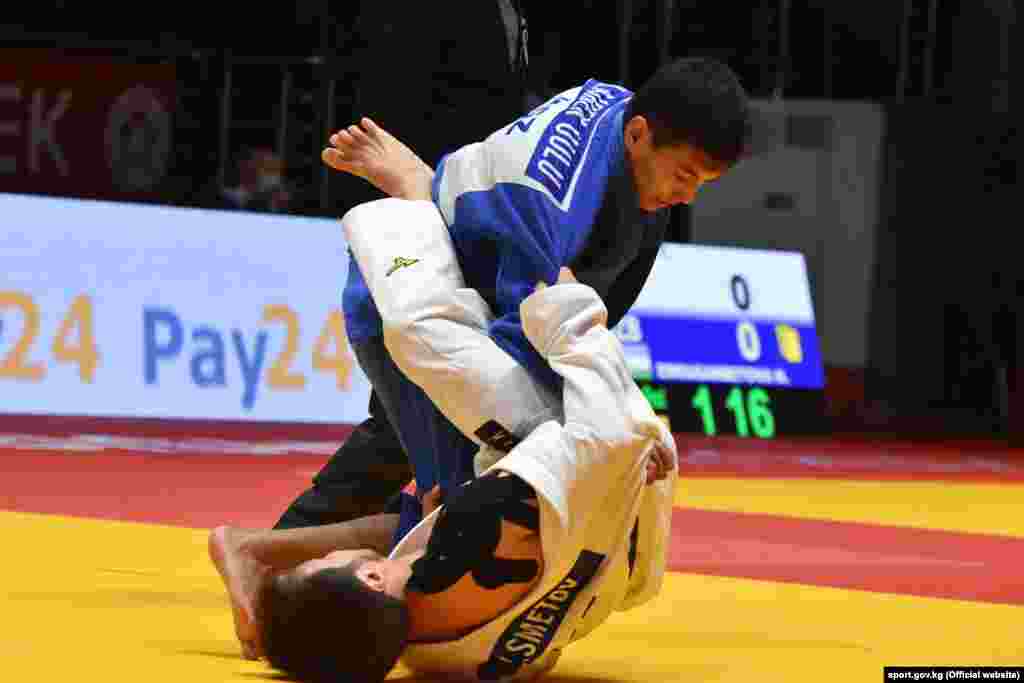 Кыргызстандык спортчу Кубанычбек Айбек уулу дзюдо боюнча Азия жана Океаниянын чемпионатынын коло байгесинин ээси болду. Ал 60 килограммга чейинки салмакта 3-орун үчүн таймашта өзбекстандык Кемран Нуриллаевди жеңди. Айбек уулу&nbsp;чейрек финалда дүйнө чемпиону (2015-ж.), Олимп оюндарынын күмүш байгесинин ээси (2016-ж.), казакстандык Элдос Сметовду жеңип алган. Жарым финалда Кытай Тайбэйинин өкүлү Юнг Йанг Вэйге утулуп калган эле.&nbsp; 