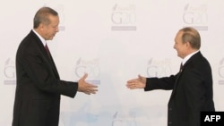 Turkiyə - Türkiyə prezidenti  Recep Tayyip Erdogan (solda) və Rusiya prezidenti Vladimir Putin,  Antalya, 2015