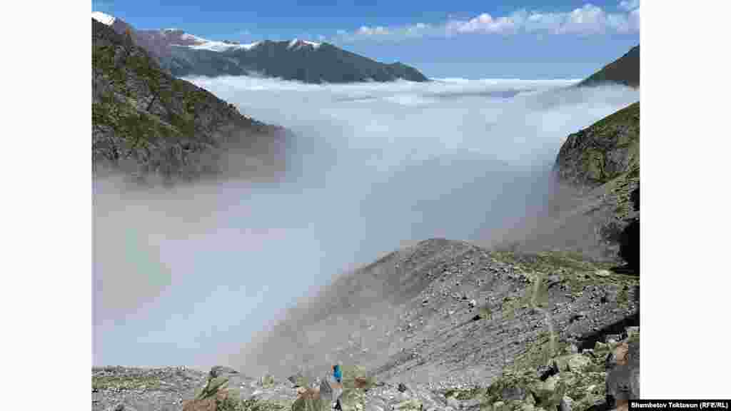 Булуттарды аралап бара жаттык.&nbsp;