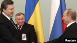 Виктор Янукович на встрече с Владимиром Путиным.