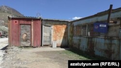 Փամբակի բուժկետն ու փոստն այս տնակներում են տեղակայված, մայիս, 2017 թ․ 