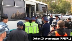 Задержания в Нур-Султане на проспекте Республики. 21 сентября 2019 года.