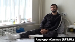 Сиёвуш Акобиршоев мегӯяд, аз чаҳор ангушту имкони озодона роҳ гаштан маҳрум шуд