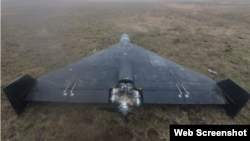 Батыс Қазақстан облысы Тасқала ауданында табылған дрон тәрізді белгісіз зат. 18 наурыз, 2025 жыл. "Уральская неделя" басылымынан алынған скриншот.