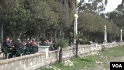 Сегодня появилась более подробная информация о Лакаеве, согласно которой он приехал в Абхазию примерно месяц назад, снял квартиру в том же доме, в котором жил российский дипломат, и начал торговать на сухумской набережной магнитиками