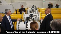 Прем’єр-міністр Болгарії Бойко Борисов (п) відкриває першу ділянку газопроводу, що поєднує «Турецький потік» із болгарською ГТС, жовтень 2019 року