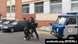 Сяргея Чаравяку вядуць на суд