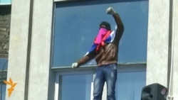 Луганск: Өкмөттүк мекемени орусиячылар басып алды