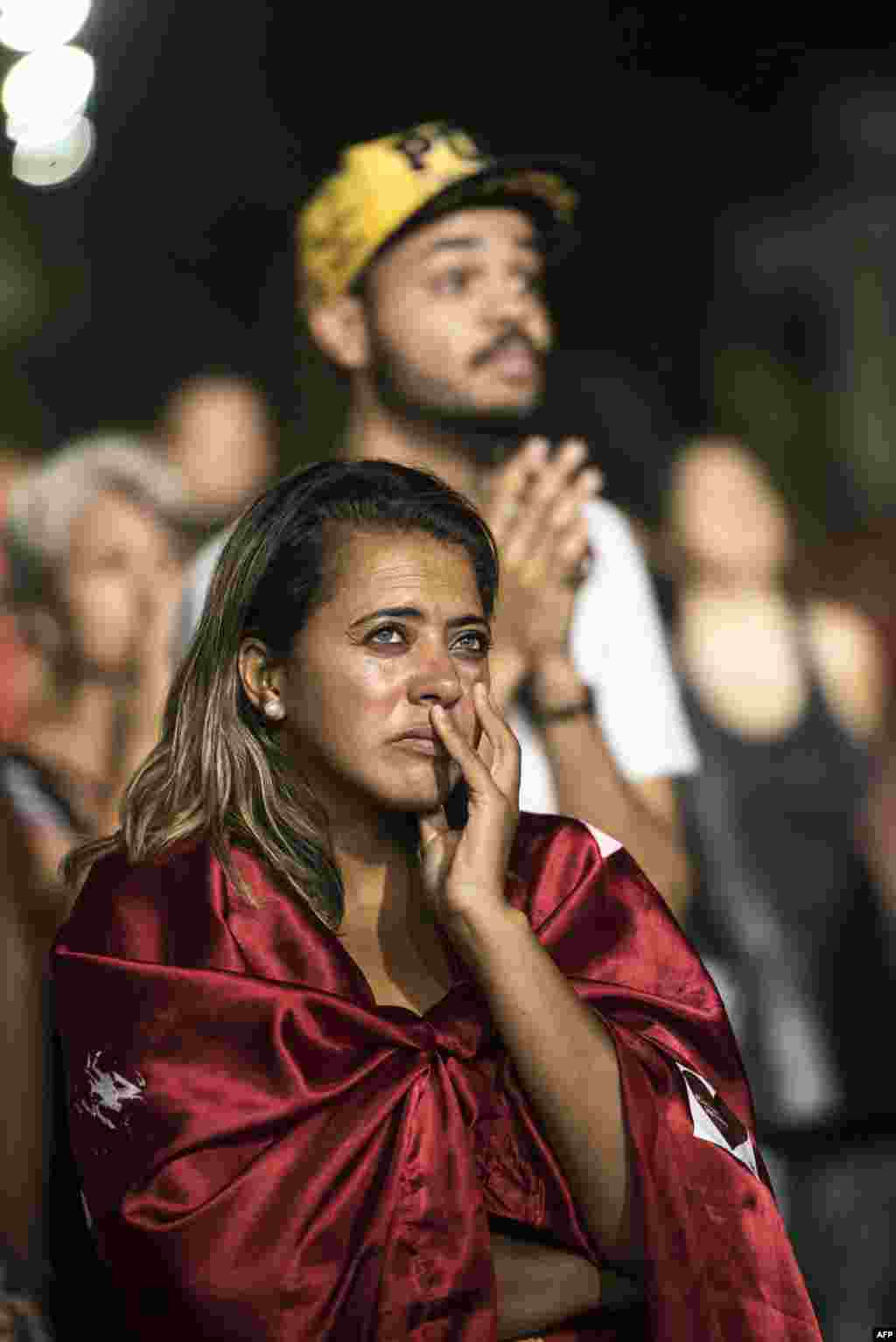 Русеф пен биліктегі Еңбекшілер партиясын жақтаушылар &quot;парламенттің төменгі палатасы депутаттары демократияға қарсы дауыс берді&quot; деп санайды.&nbsp;