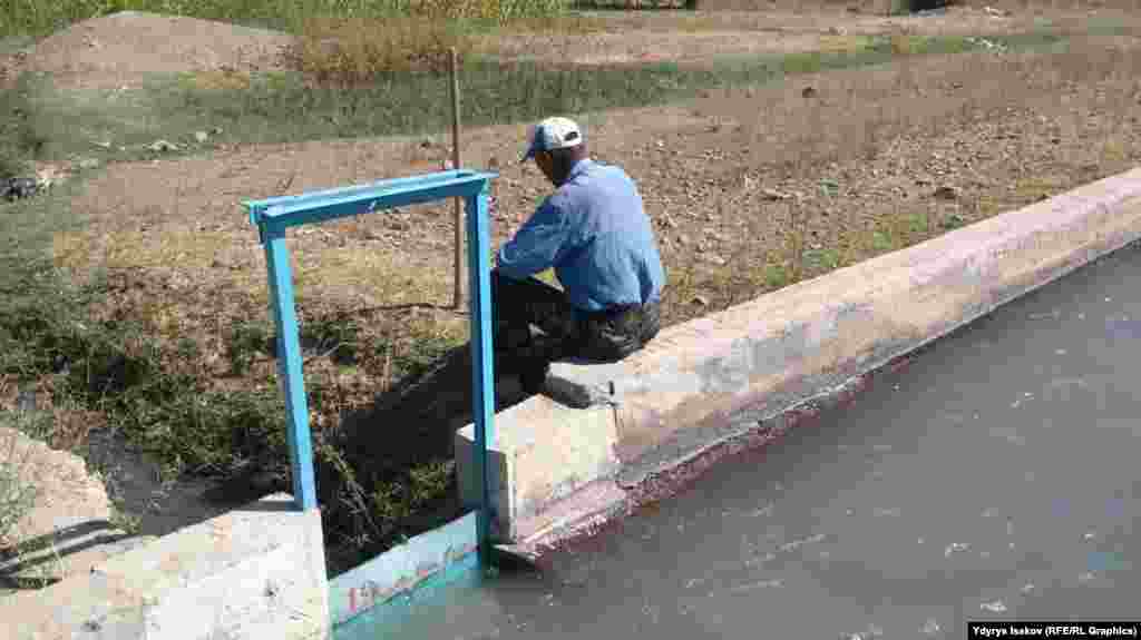 Быйыл күндүн ысыктыгынан улам мүңгүлөр эрип, жылда суу тартыш болгон Төө-Моюнда суу кенен болуптур.