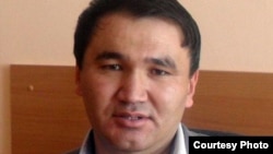 Берик Жагипаров в бытность главным редактором «Молодежной газеты» в городе Жезказган. Фото из его личного архива.   