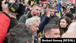 Candidatul pro-rus la președinția României, Călin Georgescu, prezent la mitingul AUR anti-guvernamental