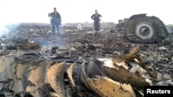 Ուկրաինայի տարածքում կործանված «Մալազիական ավիաուղիներ»-ի «Բոինգ-777» ինքնաթիռի բեկորները