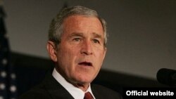 Таким видит свой образ в истории нынешний президент США: «Джордж Буш употребил все возможности Америки для продвижения демократии в своей стране и за рубежом»