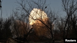 Ілюстраційне фото. Військові батальйону спецпризначення Нацполіції ведуть вогонь по російських позиціях на Запоріжжі, березень 2025 року