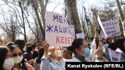 Кыз-келиндерге зомбулукка каршы акция. Бишкек. 2021-жыл.