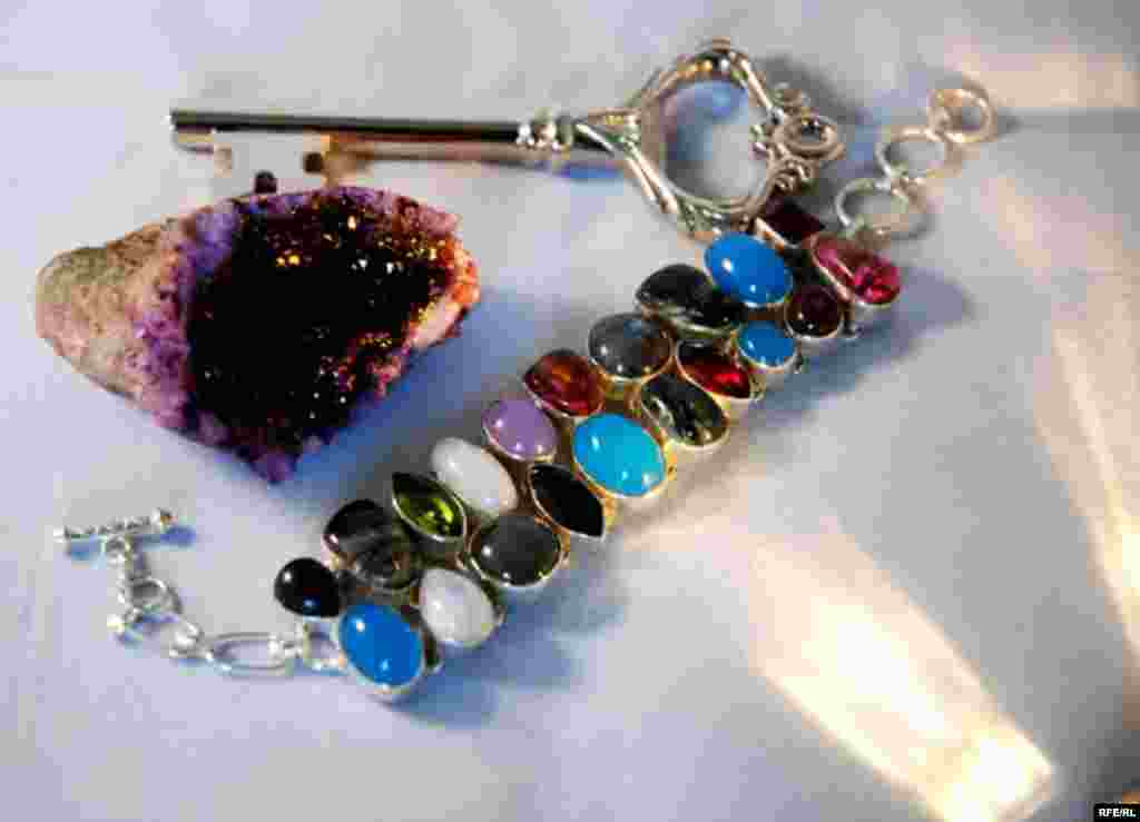 Выставка кыргызского ювелира в Лондоне #16