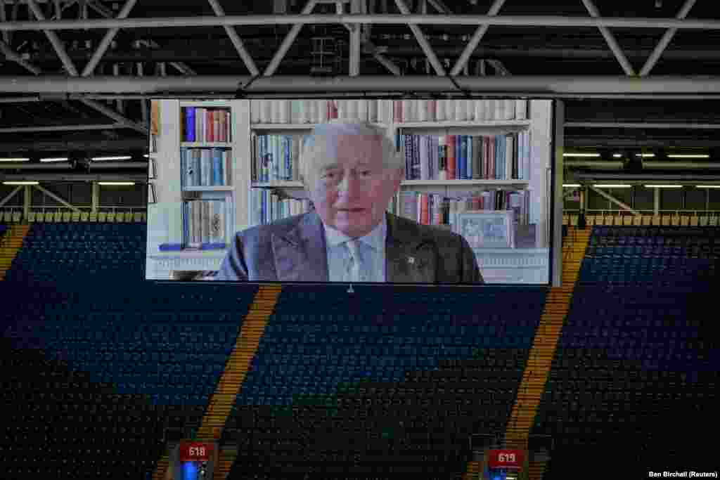 Принц Чарльз виступає під час офіційного відкриття нової лікарні Dragon&#39;s Heart Hospital, побудованої на стадіоні князівства для догляду за хворими на коронавірус. Місто Кардіфф, Уельс