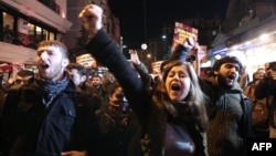 Интернетти чектөөгө каршы демонстрация. 18-январь, 2014-жыл, Стамбул. 