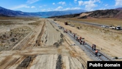 Балыкчы-Кочкор-Кара-Кече темир жолун куруу иши. 