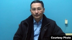 Аким города Жанаозен в РОВД, где ему выделили кабинет. Жанаозен,19 декабря 2011 года. Фото предоставлено Елена Костюченко, 