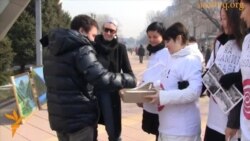 Акция мам на алматинском Арбате