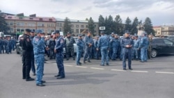 «Հաշմանդամ երեխային որբ են թողել». գյումրեցի կինը պահանջում է ազատ արձակել ամուսնուն