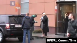 Кадр із відео з камер спостереження у день нападу на Олексія Навального