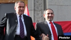 Левон Тер-Петросян жана Никол Пашинян. Ереван шаары, 2011-жыл.