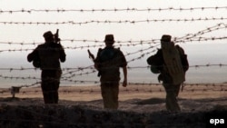 Rus goşunlary täjik-owgan serhedine gözegçilik edýärler.