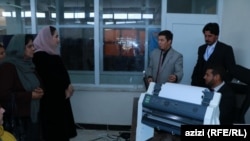 آقای هوتک گفت: "ما از طریق این مطبعه برای تمام نابینایان افغان مواد درسی، کتاب، جنتری، مجله، قانون اساسی، منابع کتابی و برخی مواد چاپی دیگر را فراهم می‌کنیم.