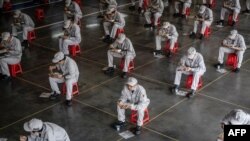 Обед рабочих на автосборочном заводе корпорации "Хонда" в Китае. 2020 год