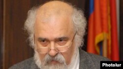 Турецкий издатель и правозащитник Рагип Зараколу в Ереване, 15 февраля 2011 г. 