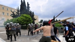 Греки не согласны экономить. Массовые протесты в Афинах