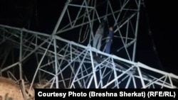 به دنبال قطع برق انتقادها از نیروهای امنیتی به دلیل ناتوانی در تأمین امنیت پایه‌برق بالا گرفته است.