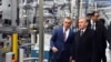Prezident Shavkat Mirziyoyev 2018 yilning 29 noyabrida UZTEX Group egasi Farhod Mamajonov hamrohligida Shovotdagi to‘qimachilik korxonasini ko‘zdan kechirdi. 