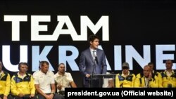 Канадський прем’єр Джастін Трюдо вітає українську команду «Ігор Нескорених» напередодні відкриття змагань. Торонто, 22 вересня 2017 року