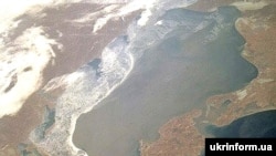 Керченский пролив и остров Тузла, вид из космоса