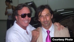 Хулио Иглесиас Озодлик билан суҳбатда асосан Ўзбекистоннинг гўзаллиги ҳақида гапириш билан чекланди.