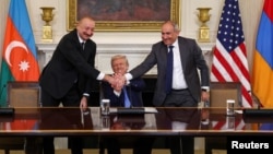 Азербайжандын президенти Илхам Алиев, АКШ президенти Дональд Трамп, Армениянын премьер‑министри Никол Пашинян Ак үйдө, Вашингтон. 8-август, 2025-жыл