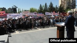 Armenia - President Serzh Sarkisian addresses an election campaign rally in Abovian, 2May2012.