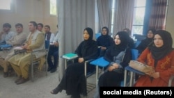 اقدامات نخست حکومت طالبان برای جدا سازی صنف‌های محصلین پسر و دختر در افغانستان