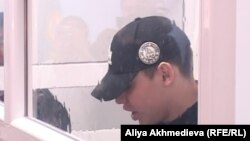 Владислав Челах сот залында отыр. Талдықорған, 19 қараша 2012 жыл