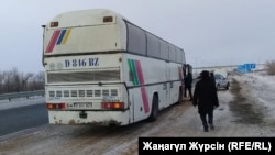 Жолаушылар автобусы. Ақтөбе облысы, 24 қаңтар 2018 жыл (Көрнекі сурет).