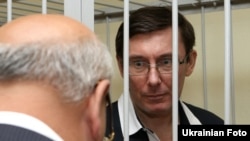 Юрій Луценко та Геннадій Москаль під час засідання Печерського райсуду, Київ, 20 червня 2011 року