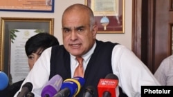 Armenia - Opposition leader Raffi Hovannisian holds a news conference in Yerevan, 3Aug2016.