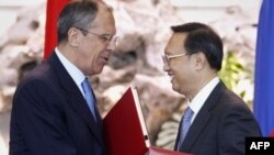 Российская сторона подчеркивает, что передала спорные территории добровольно - для развития добрососедских связей между Россией и Китаем