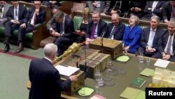 Мэй и Корбин в парламенте