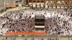 Ҳоҷиён дар кӯҳи Арафот ҷамъ шудаанд